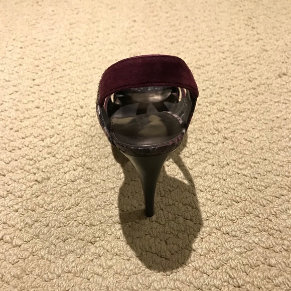 Guess Heels - Picture 3 of 7